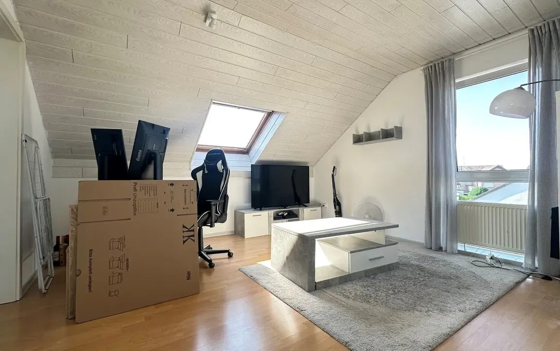 freundliche zwei Zimmer Wohnung