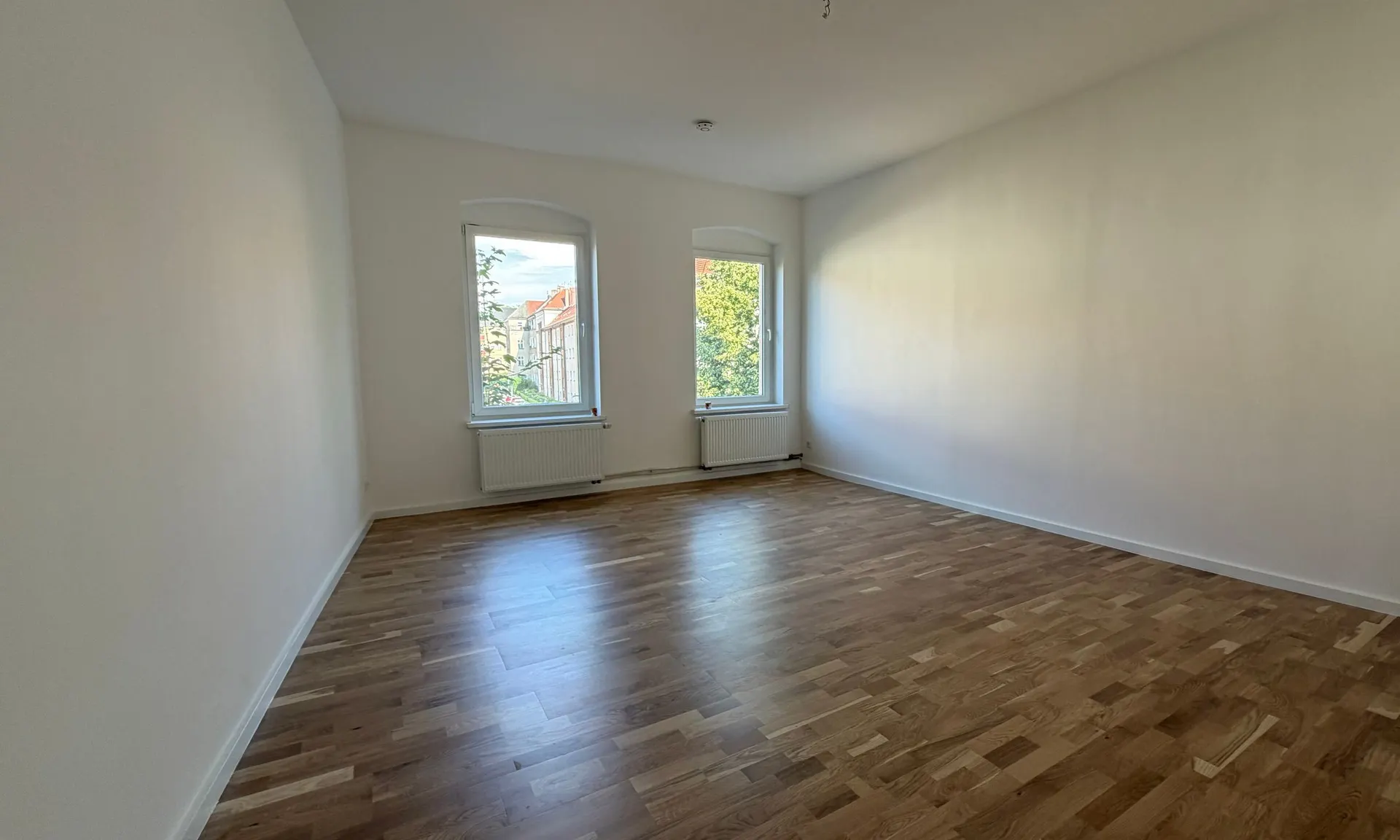 Frisch sanierte 2-Raumwohnung mit Einbauküche ! +Befristete Vermietung bis zum 30.09.2030+