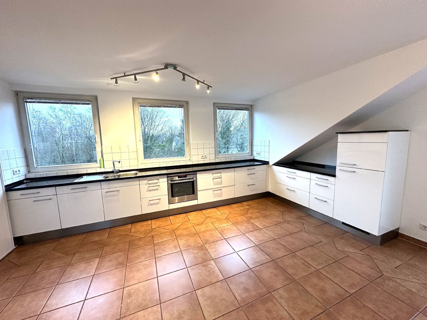Düsseldorf-Stockum: Großzügige 3-Zimmer-Wohnung mit Balkon und Einbauküche! - Foto 2