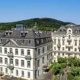 Top Eigentumswohnung mit Rheinblick, 2 Balkonen und Tiefgaragenstellplatz!