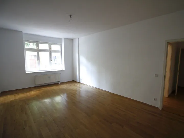 2-Zimmer Apartment im schönen Altbau!