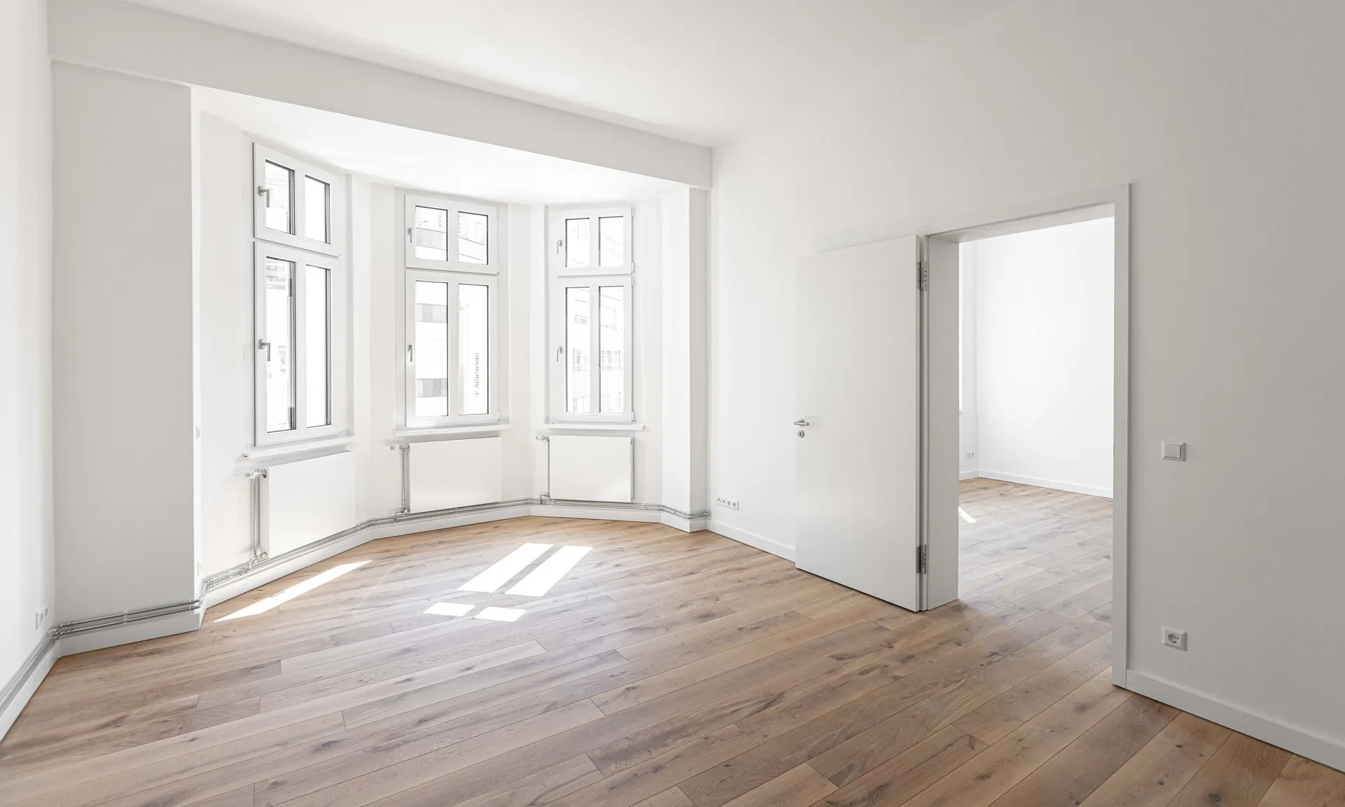 Traumhaft sanierter Altbau lässt keine Wünsche offen !