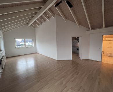 2-Zimmer-Dachgeschoss-Wohnung mit hohen Decken in Oberpleis - Foto 2