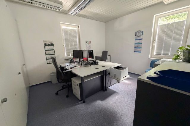 Verwaltungsgebäude: Büro