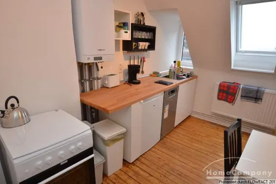 Möblierte Dachgeschosswohnung für 3 Kollegen