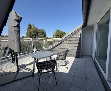 Eyecatcher Loggia! Top gepflegte Dachgeschosswohnung mit Wohlfühlcharakter in Flüren