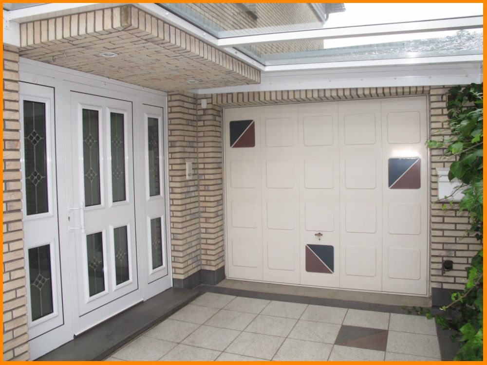 Eingang mit Garage