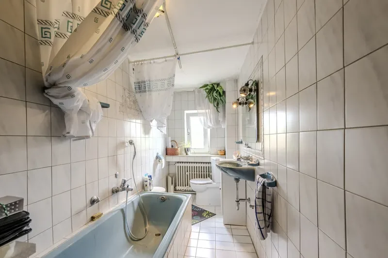 Badezimmer mit Wanne