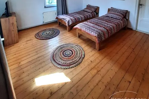 19635 HomeCompany Möbliert/Furnished Hübsche große Altbauwohnung mit Holzfußboden in Meißen Mansardgeschoß! max. 4 Personen