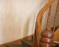 Holztreppe zum Obergeschoss