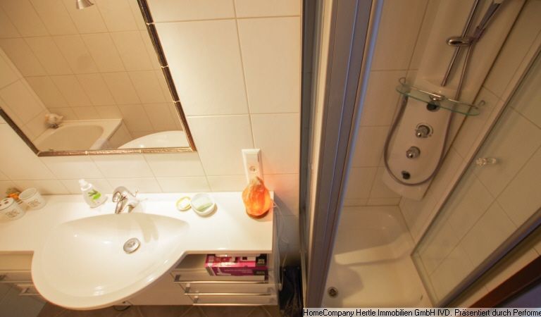 Badezimmer (1OG)