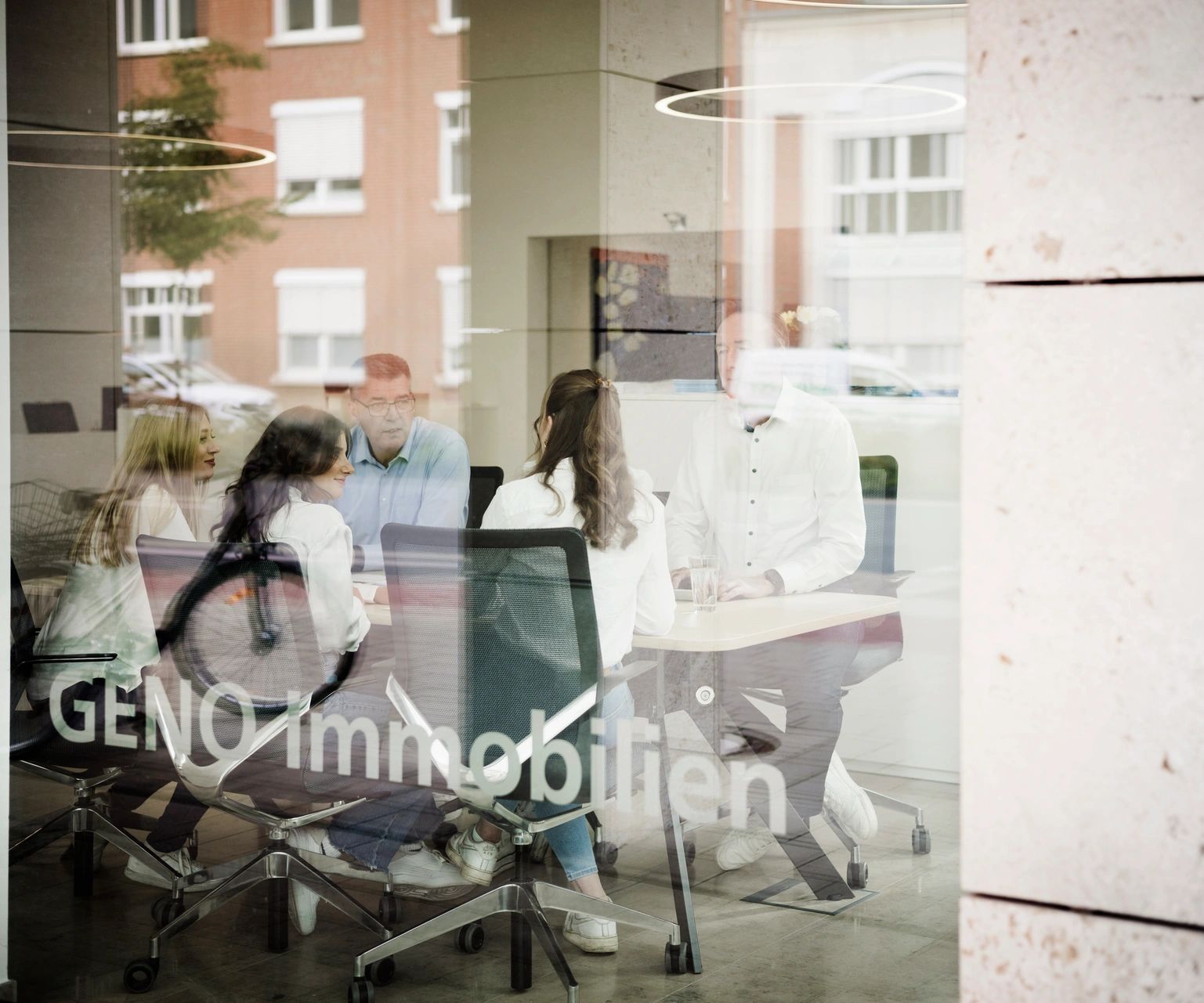 Teammeeting von GENO Immobilien im Besprechungsraum