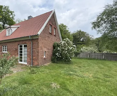 Ferienhaus mit Dauerwohnsitz – solides Landhaus im Grünen
