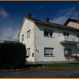 3-4 Zimmerwohnung mit Balkon im Außenbereich !
