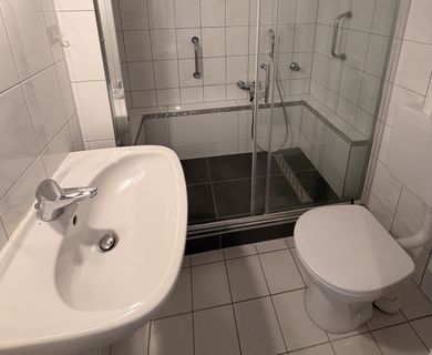 Düsseldorf-Düsseltal! Renovierte 1,5 -Zimmer-Balkonwohnung mit Wohnküche! - Foto 2