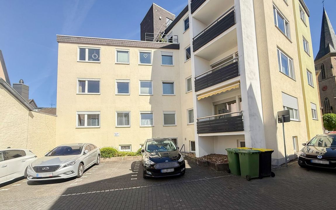 Großzügig geschnittenes Appartement in gepflegtem Mehrfamilienhaus mit Aufzug in Königswinter