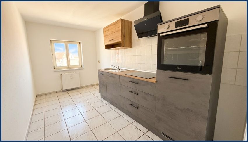 Frisch renovierte 2-Zimmer-Dachgeschosswohnung mit ca. 58,80 m² Wohnfläche und Einbauküche. - Foto 2