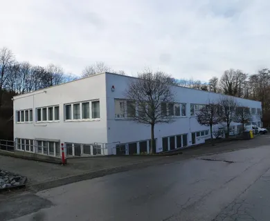 An Glasfaser angeschlossene Bürofläche; optimales, ruhiges Einzelbüro auf Wunsch mit Stellplatz