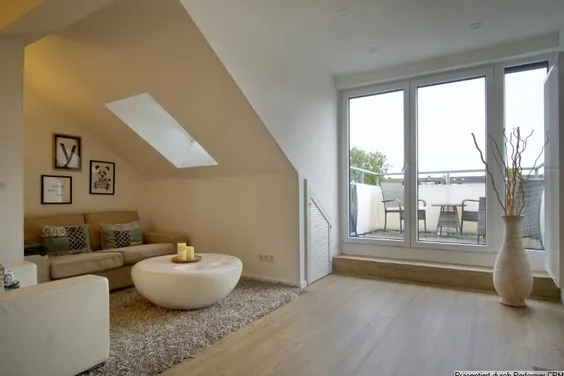Schöne, komplett möblierte 3-Zimmer-Wohnung mit 2 Balkonen und 2 Schlafzimmern, beste Wohnlage im Stadtteil Pempelfort