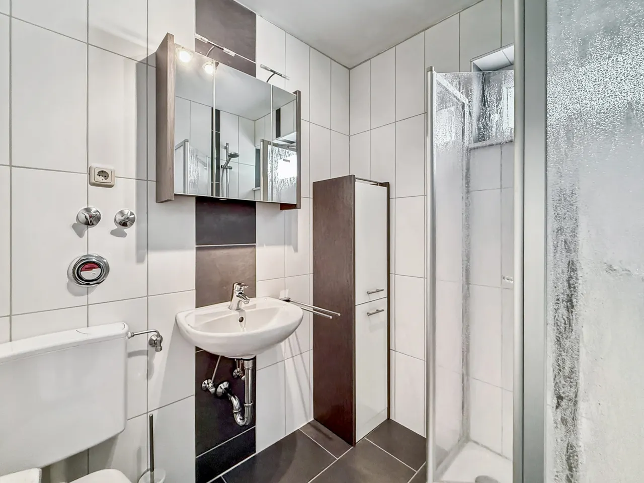 Badezimmer mit Dusche