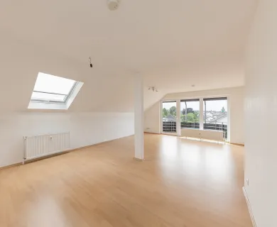 Komfort ohne Kompromisse: Eigentumswohnung mit Balkon, Loggia, Hobbyraum und einem Stellplatz