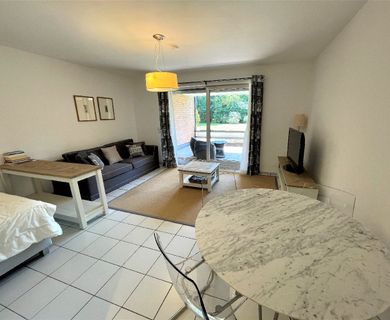 Düsseldorf-Niederkassel: Großzügiges möbliertes Apartment mit Terrasse! - Photo 1