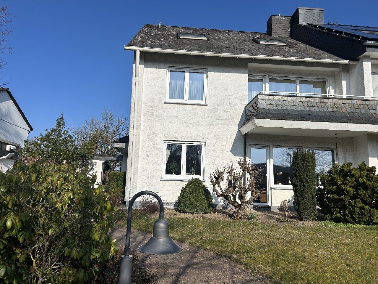 Straßenansicht Frühjahr