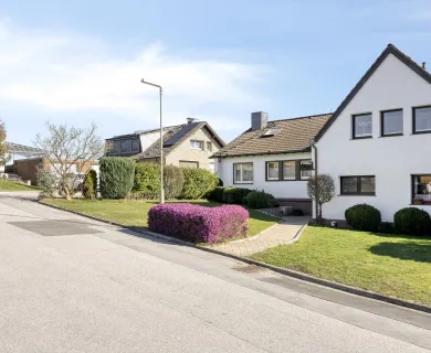 Großzügiges Familienhaus in Feldrandlage – Blick ins Grüne & vielseitig nutzbar