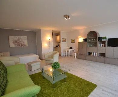 Nah bei Düsseldorf: Vollmöbliertes Apartment – Pool und Sauna im Haus – Erkrath-Unterfeldhaus - Photo 1
