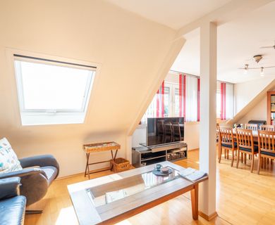 Haus‑in‑Haus‑Charakter: stilvolle 5‑Zimmer‑Maisonette mit Balkon und viel Raum zur freien Entfaltung - Photo 1