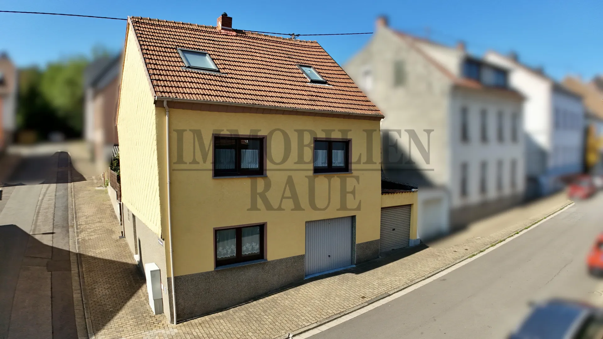 FAMILIENFREUNDLICHES, FREISTEHENDES 1 FAM.-HAUS MIT GARTEN UND 2 GARAGEN IN SULZBACH - SOFORT FREI