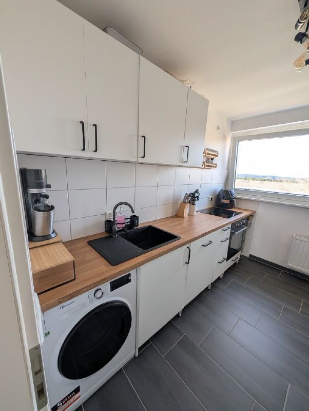 Frisch sanierte 4 Zimmerwohnung mit Balkon, Einbauküche und Keller - Photo 2