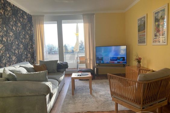 27745 HomeCompany Dresden Möbliert/Furnished 2-Zimmer-Wohnung mit Balkon und Terrasse in Dresden-Wachwitz – max. 2 Personen!