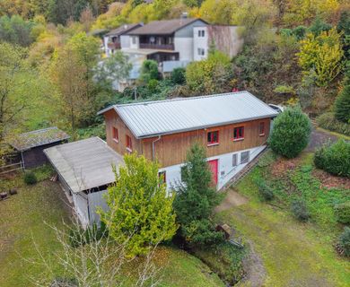 Vielseitig nutzbare Gewerbeimmobilie auf großem Grundstück – ehemalige Feuerwehr!