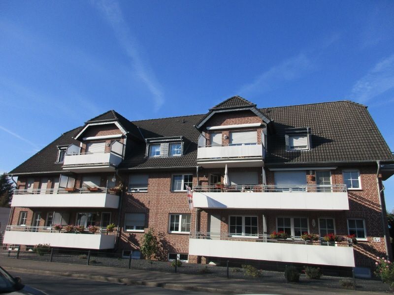 Frisch renovierte Maisonettenwohnung mit Küche in bester Neukirchen-Vluyn