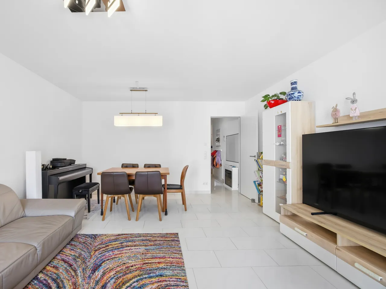 Heller Wohn-/Essbereich