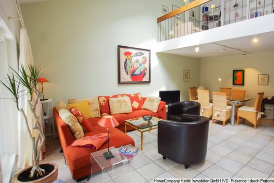 Großzügige Maisonette mit sehr hellem und offenen Loft-Design, großem Balkon sowie stilvoller Vintagemöblierung für 3-12 Monate in direkter Lorettobergnähe der Wiehre in Freiburg