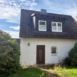 Charmantes Haus für die kleine Familie mit Garten und Doppelcarport!