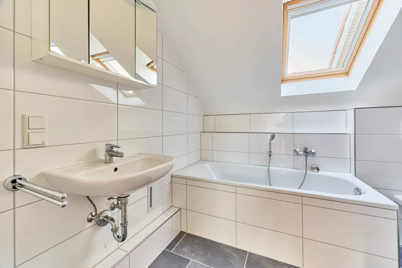 Traumhafte Loggia! Modernisierte 3-Zimmer-DG-Wohnung in Schwetzingen zur Miete - Photo 3