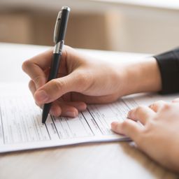 Darf ein befristeter Arbeitsvertrag vorzeitig gek&uuml;ndigt werden?