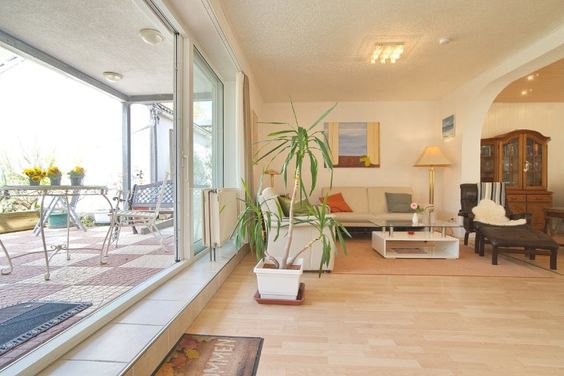 Modern und großzügig wohnen, Erdgeschoss mit Garten und Terrasse, schöne und dabei zentrale Wohnlage, zwei Schlafzimmer, Internetzugang u.v.m.