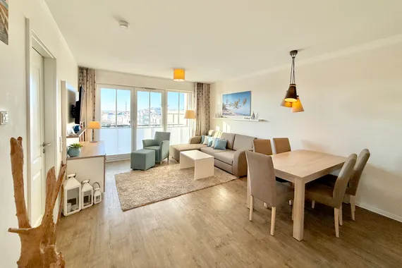 3 Zimmer-Suite mit traumhaften seitlichem Meerblick in Börgerende