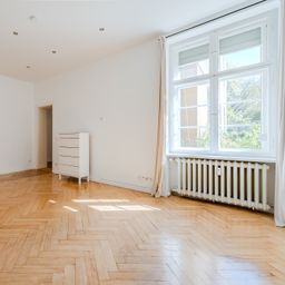 Stilvolle Altbauwohnung mit 2 Bädern & Fischgrätparkett in Schmargendorf !