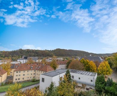 Rund 51 m² große 2-Zimmer-Dachgeschosswohnung mit renoviertem Tageslichtbad und Gartennutzung - Foto 4
