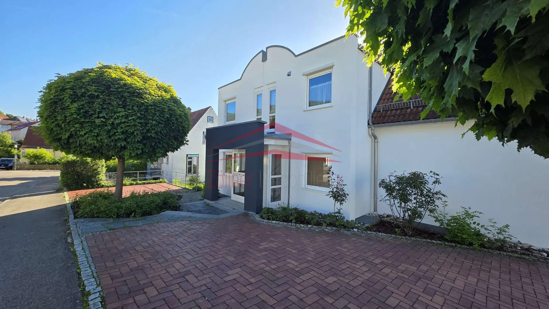 Neuwertige 4 Zimmerwohnung in einem kleinen 3-Familienhaus in Oberkochen