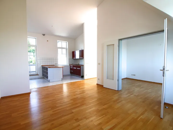 Teilgewerbliche Vermietung! 4-Zimmer Dachgeschosswohnung in ruhiger Lage!