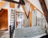 Schlafzimmer und Bad 