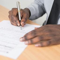 &Auml;nderungsk&uuml;ndigung und Betriebszugeh&ouml;rigkeit: Was Arbeitnehmer wissen m&uuml;ssen