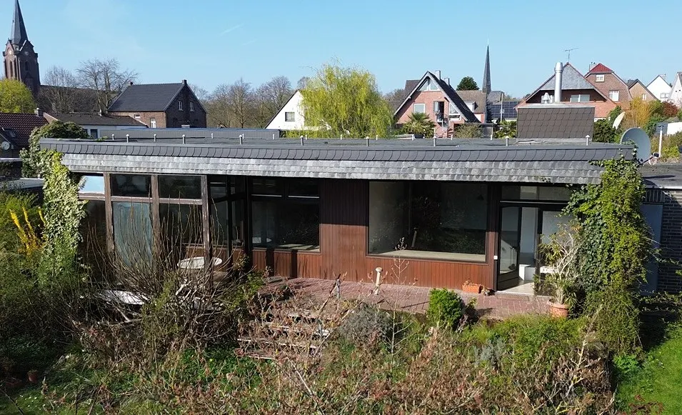 Top-Lage  und  Südausrichtung: Sanierungsbedürftiger Bungalow mit viel Charme und Möglichkeiten