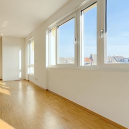 HOCHWERTIGE 4-ZIMMERWOHNUNG MIT BALKON ZU MIETEN!